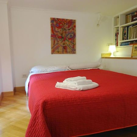 Mezzocannone Holiday House Napoli Bagian luar foto