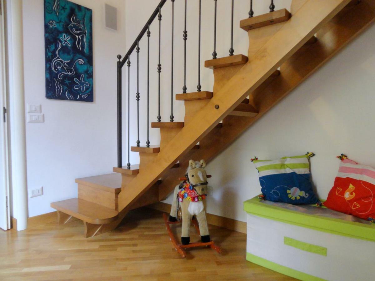 Mezzocannone Holiday House Napoli Bagian luar foto
