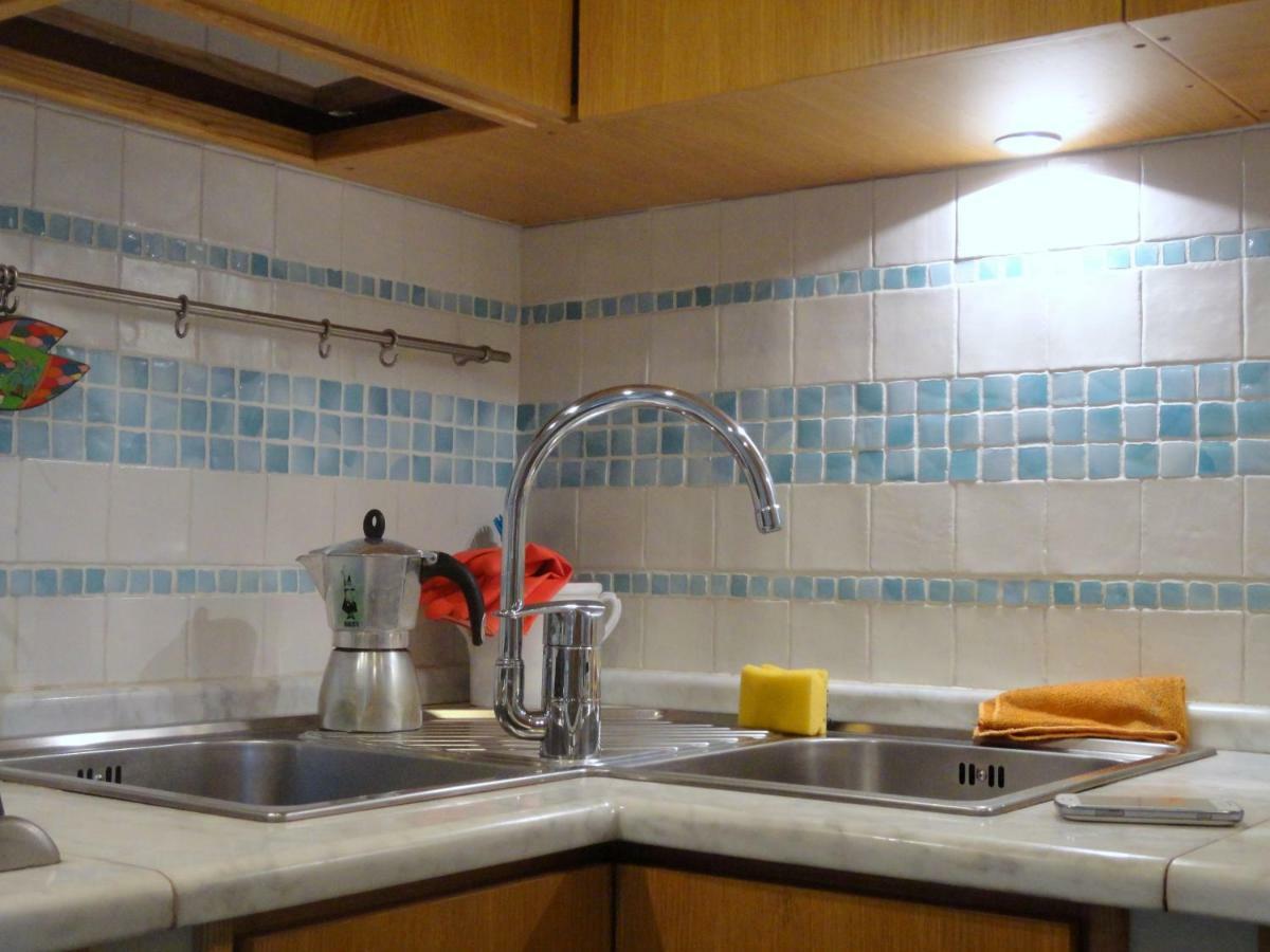 Mezzocannone Holiday House Napoli Bagian luar foto