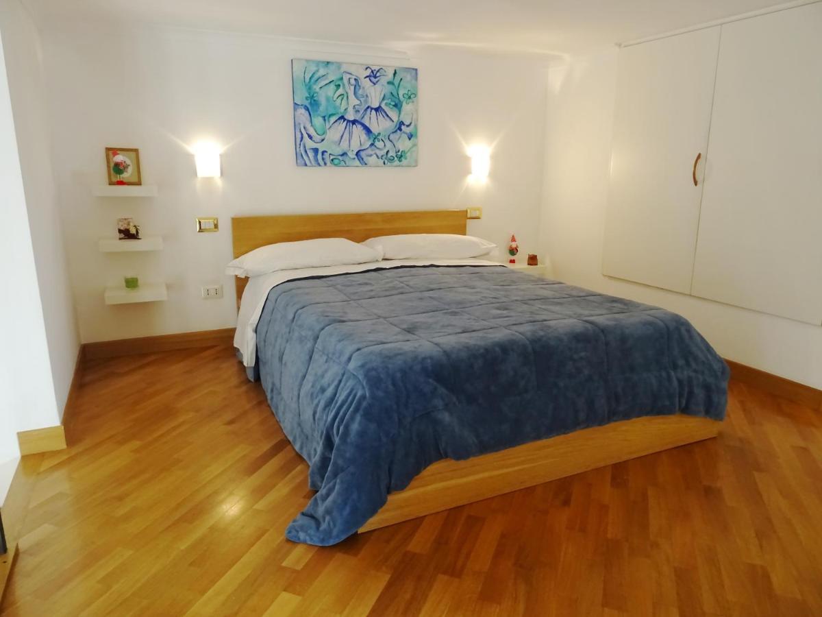 Mezzocannone Holiday House Napoli Bagian luar foto