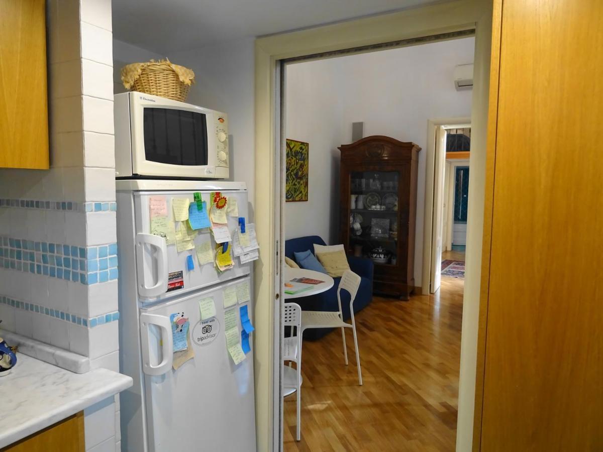 Mezzocannone Holiday House Napoli Bagian luar foto