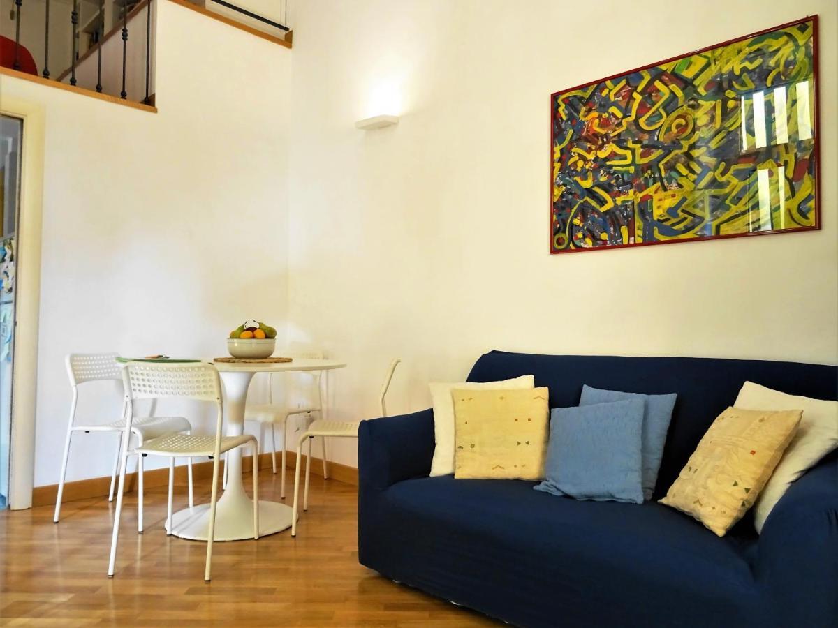 Mezzocannone Holiday House Napoli Bagian luar foto