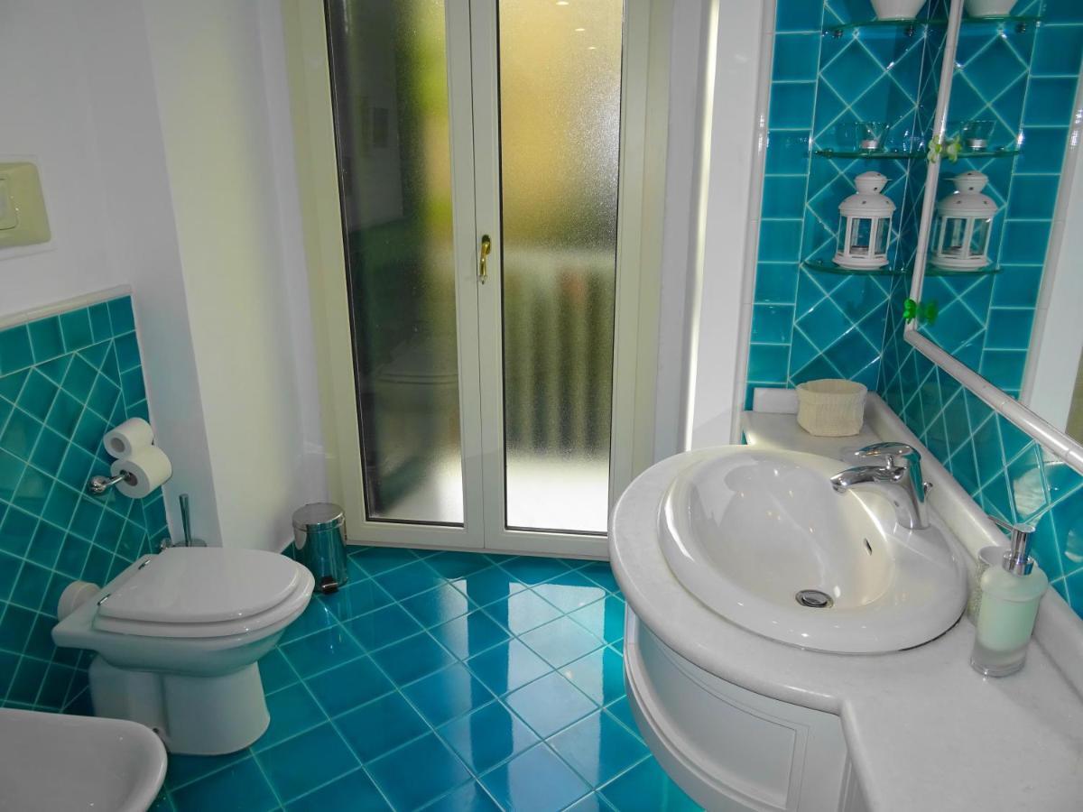 Mezzocannone Holiday House Napoli Bagian luar foto
