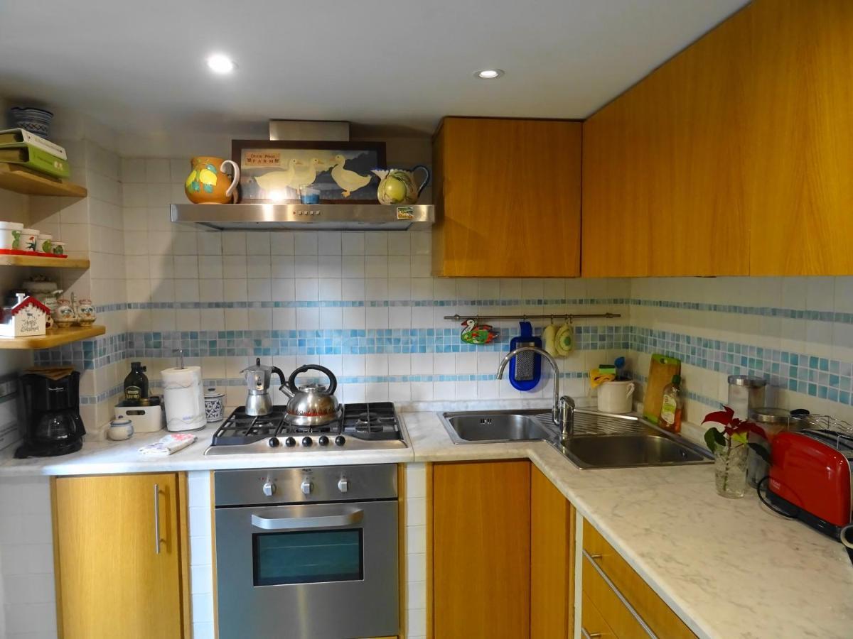 Mezzocannone Holiday House Napoli Bagian luar foto