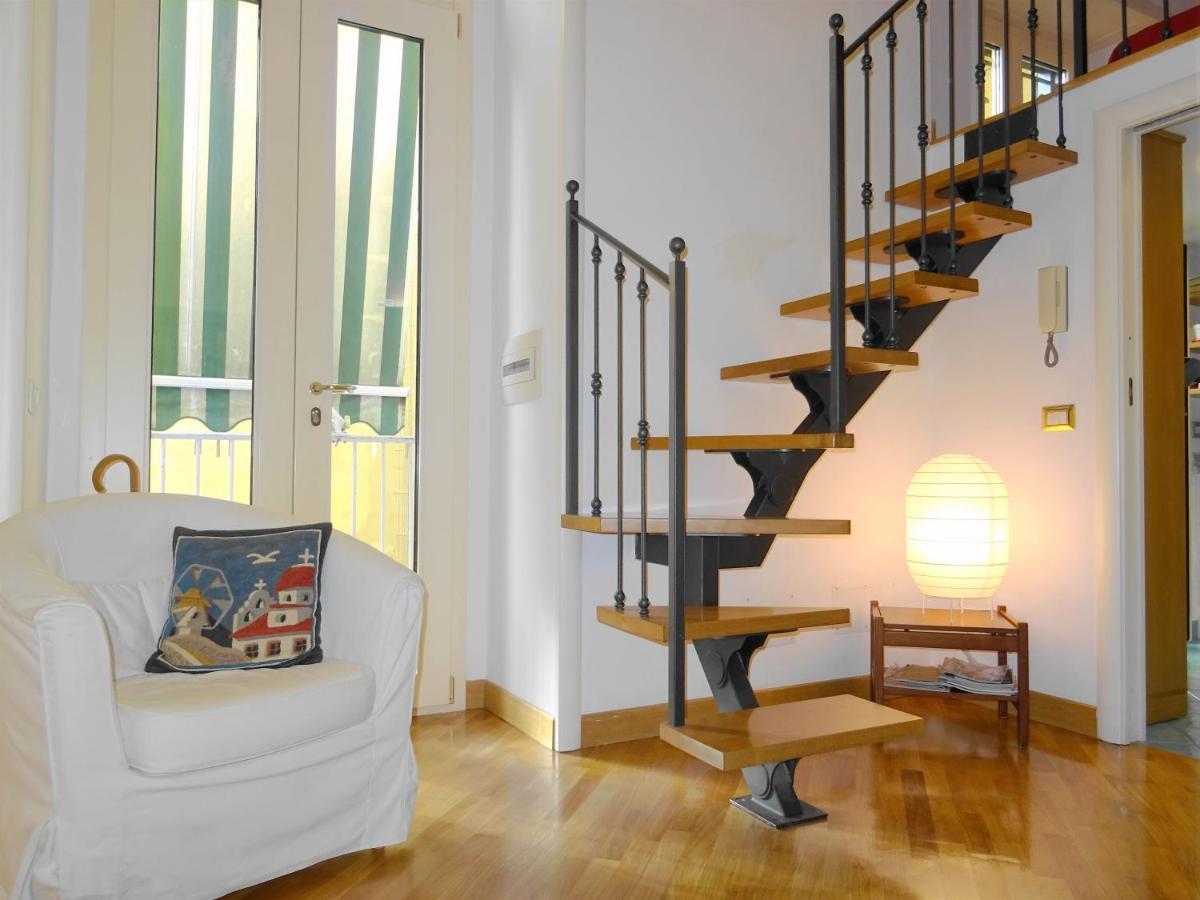 Mezzocannone Holiday House Napoli Bagian luar foto