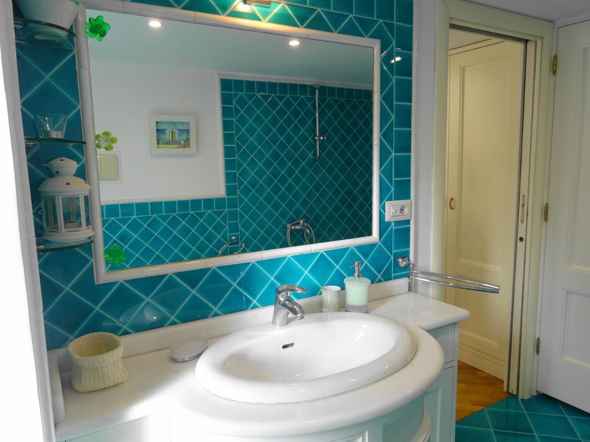Mezzocannone Holiday House Napoli Bagian luar foto