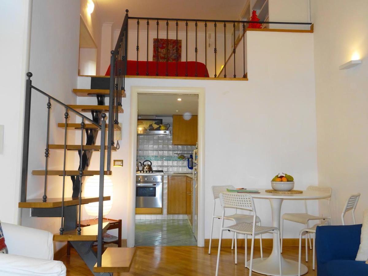 Mezzocannone Holiday House Napoli Bagian luar foto
