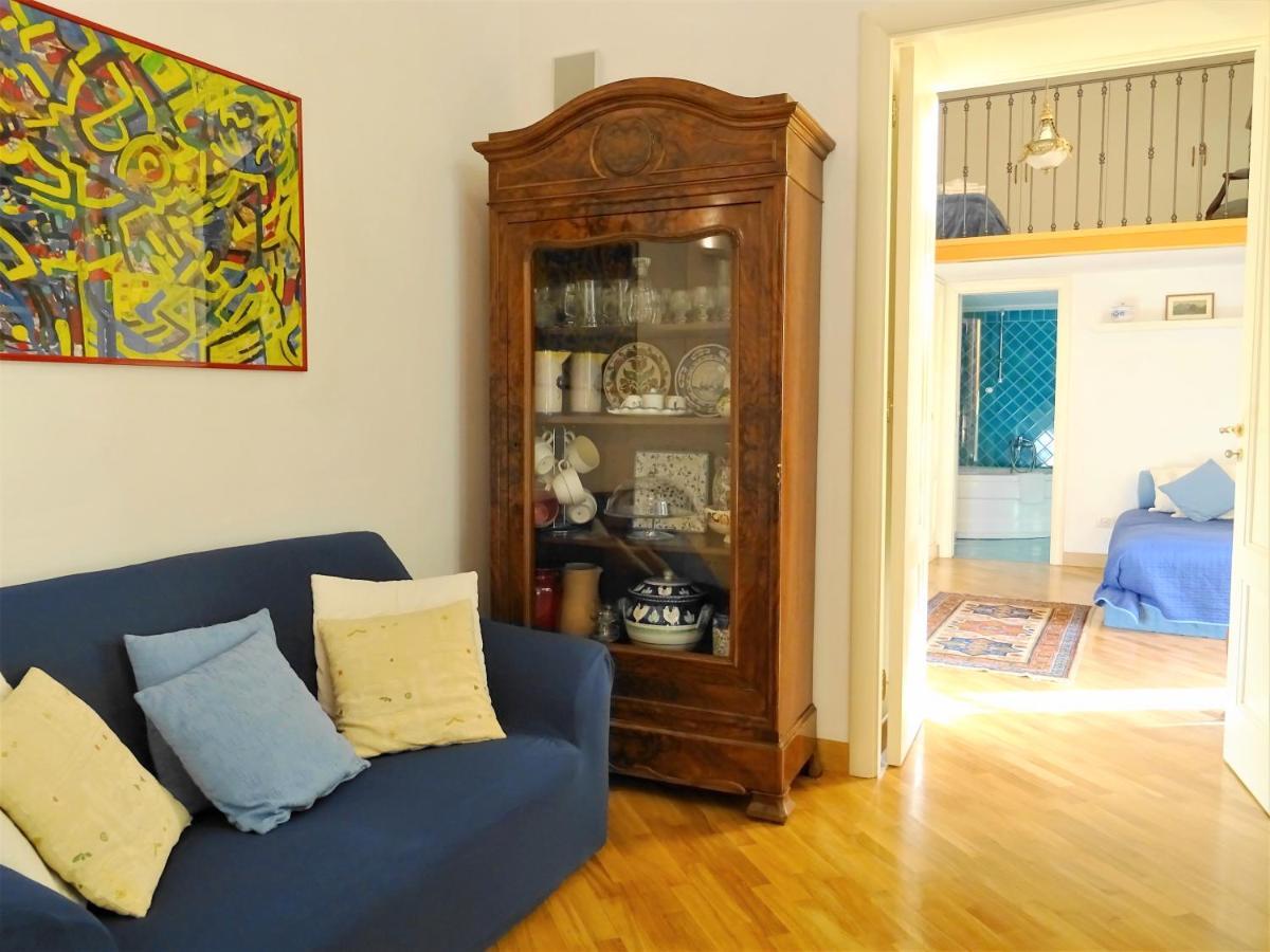 Mezzocannone Holiday House Napoli Bagian luar foto