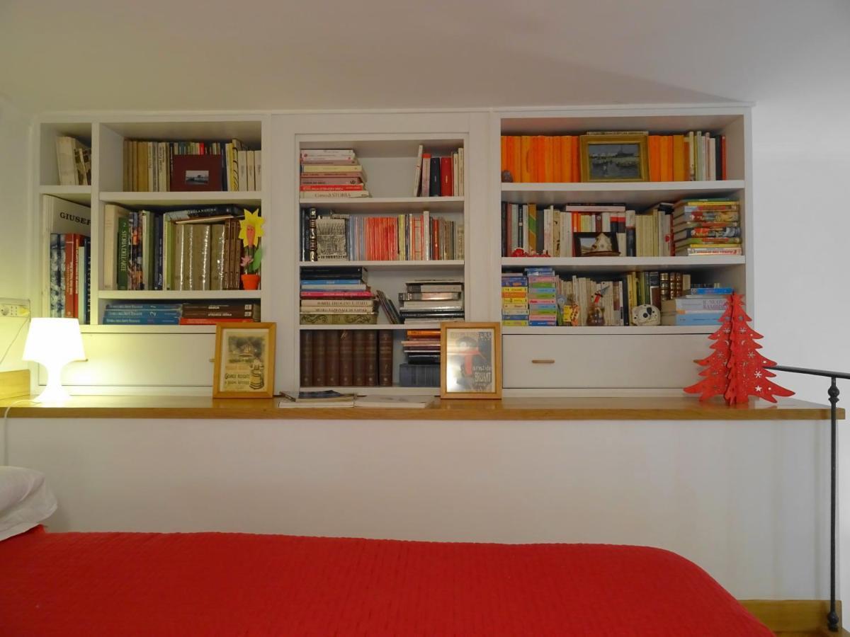 Mezzocannone Holiday House Napoli Bagian luar foto