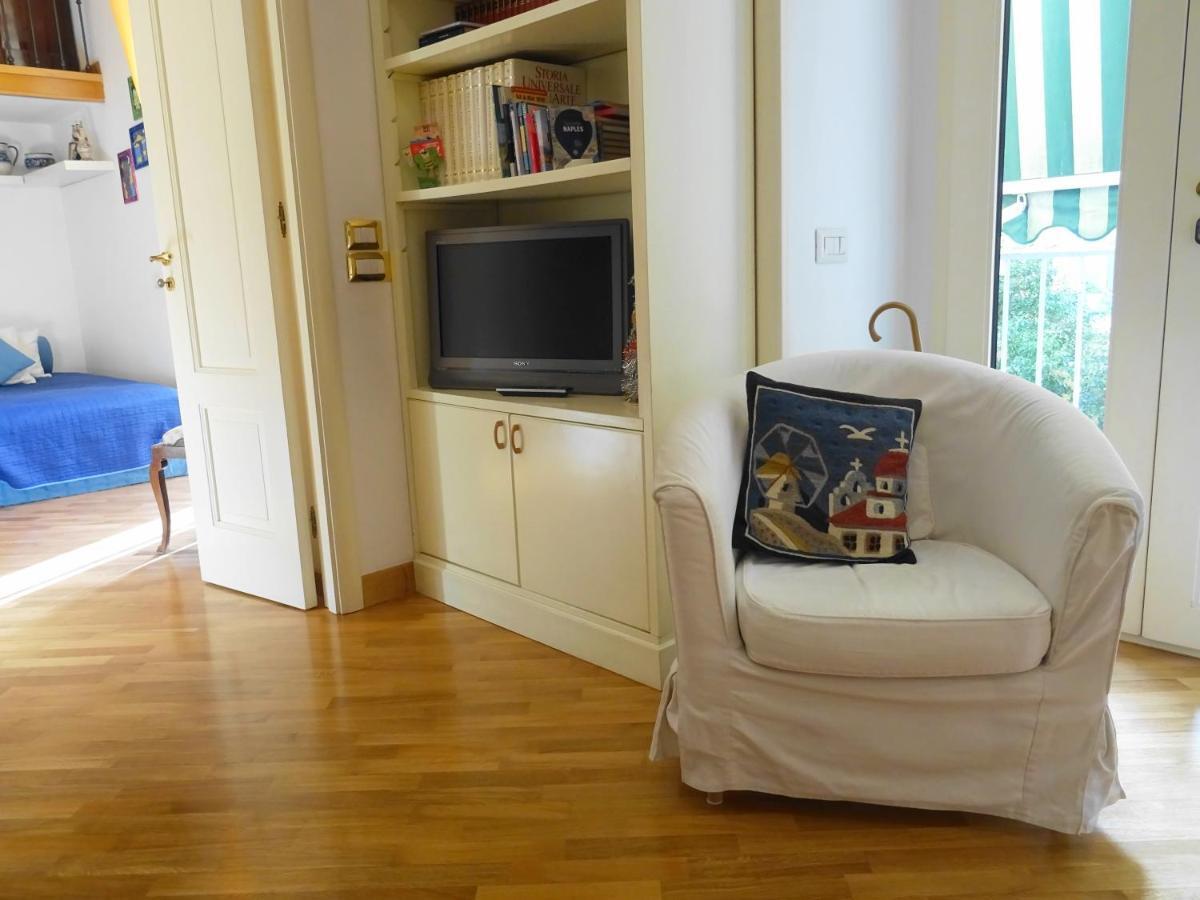 Mezzocannone Holiday House Napoli Bagian luar foto